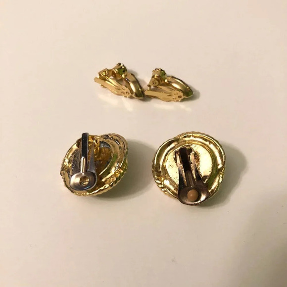 Lot of  2 Clip On Earrings Pearl Style Costume Jewelry - Picture 2 of 12